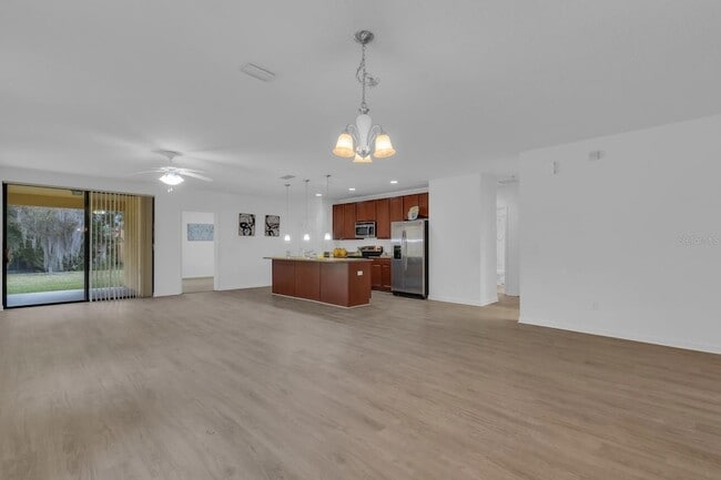 Building Photo - 2943 Casabella Dr