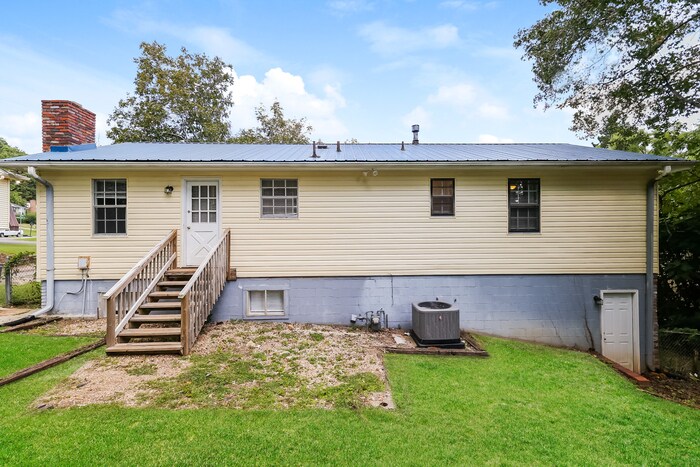 Building Photo - 1708 English Knoll