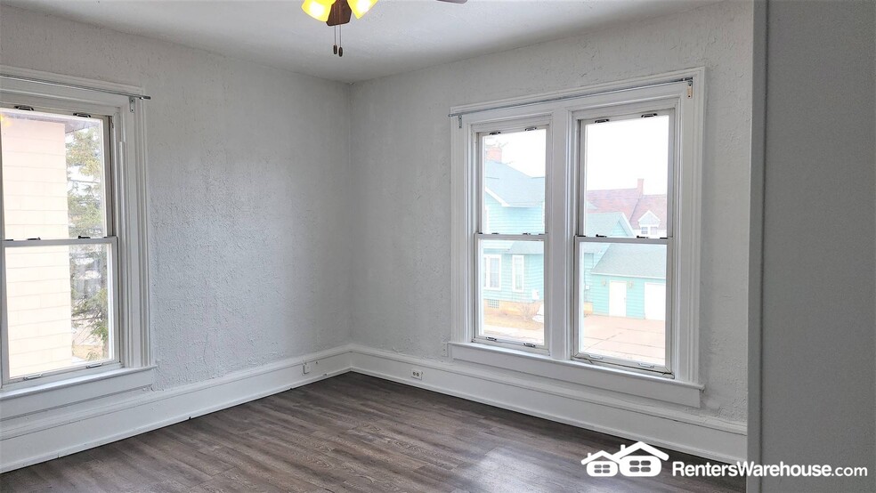 Building Photo - 408 3rd St E