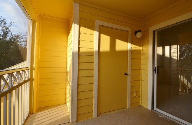 Building Photo - 1/1 Condo in Park Central ~ Gated Community with Resort Style Amenities