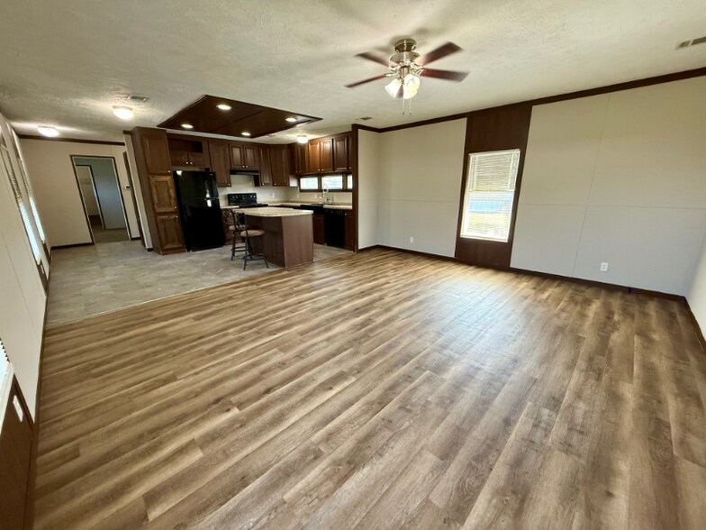 Building Photo - 172 Bently Dr