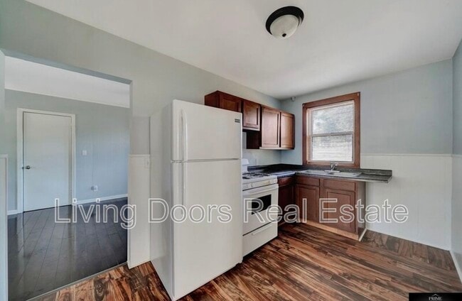 Primary Photo - 350 S 38th St