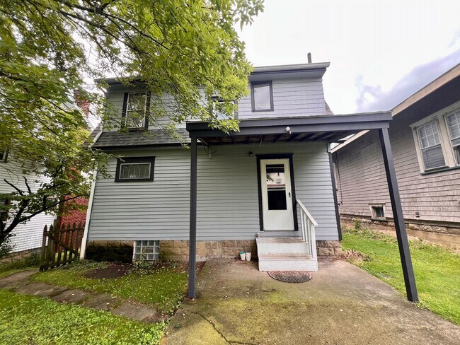 Building Photo - Sharon - 3 Bedroom 1.5 Bathroom - Cozy House