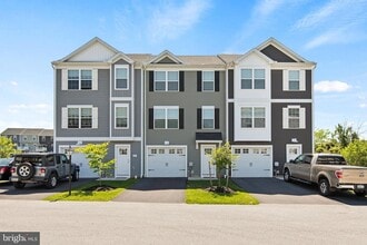 Building Photo - 2814 Pinewood Ln