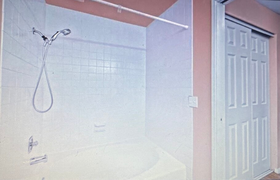 Building Photo - 15617 NE 18th St