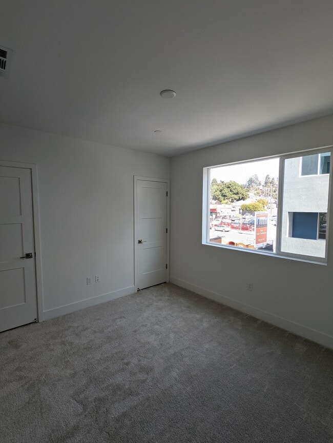 Building Photo - 9877 MacArthur Blvd