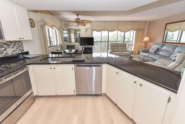 Building Photo - 1605 S US Hwy 1