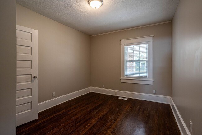 Building Photo - 20 Marion Ave