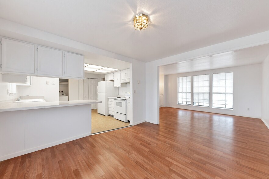 Building Photo - 104 W 5050 S