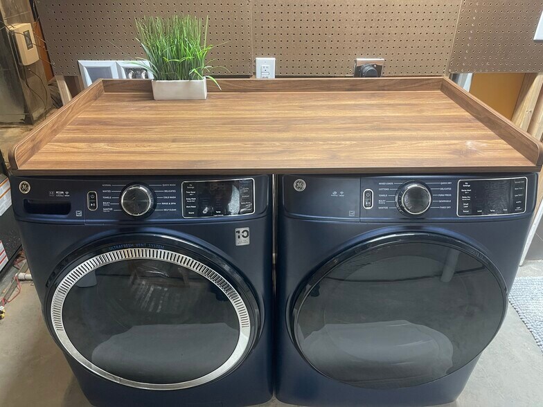 Building Photo - 3007 Sun Valley Dr