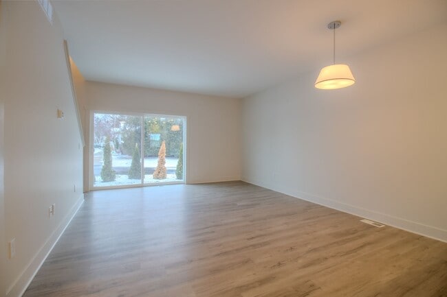Building Photo - Trailside Condo-2 Bd 2.5 Bath