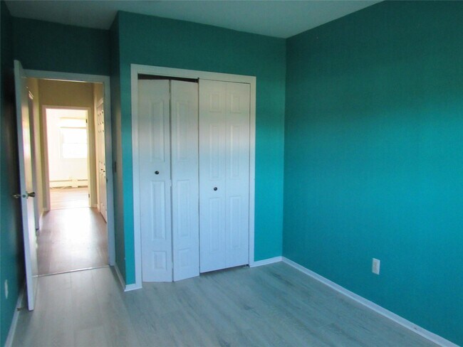 Building Photo - 105 Sarah Ln