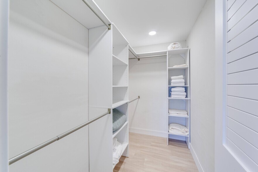 Building Photo - 134 SW 52nd St
