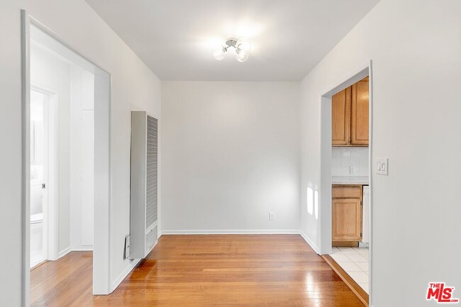 Building Photo - 2033 Euclid St