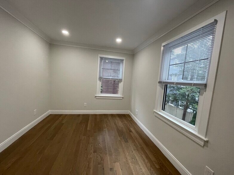 Building Photo - 3 Lopez Ave