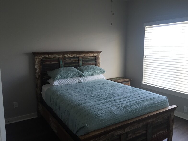 Spare bedroom - 14890 Granada Dr