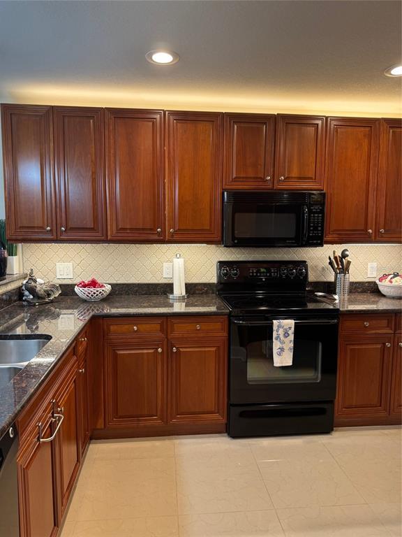 Building Photo - 240 West End Dr