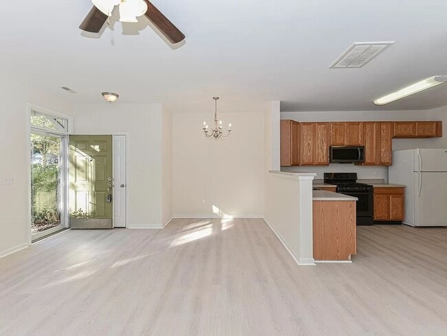 Building Photo - Charming 3BR Townhome in Raleigh