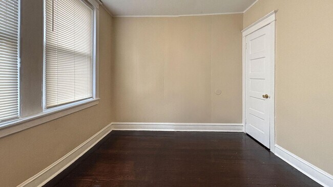 Building Photo - Spacious 3-Bedroom Philly Living: Hardwood Floors & Natural Light