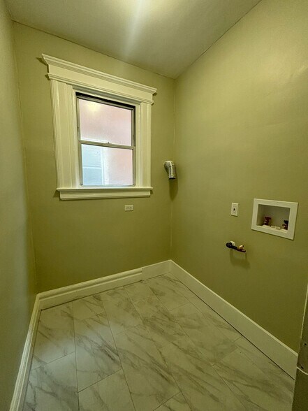 Building Photo - 807 S 13th St