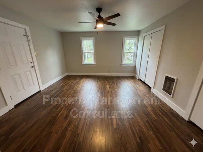 Building Photo - 1034 N Royal Ave