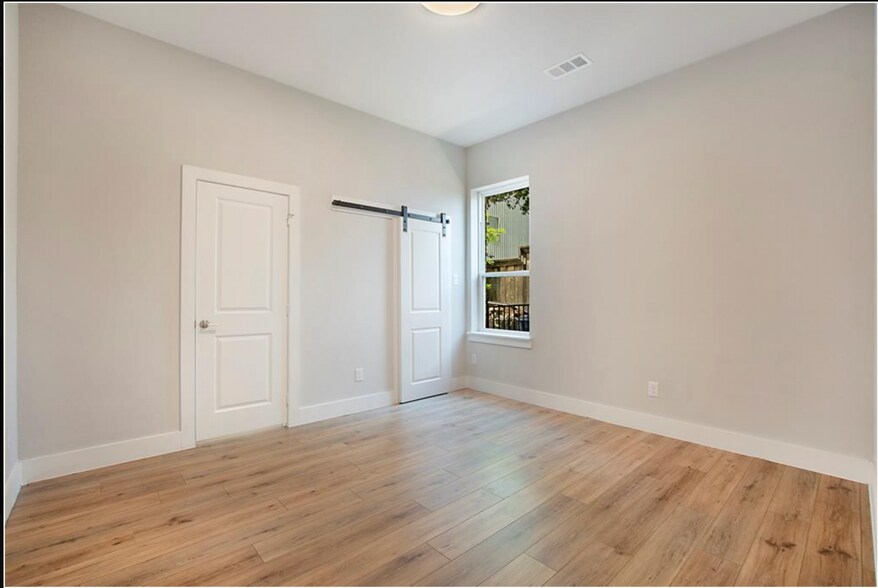 Building Photo - 1005 Cavour Pl