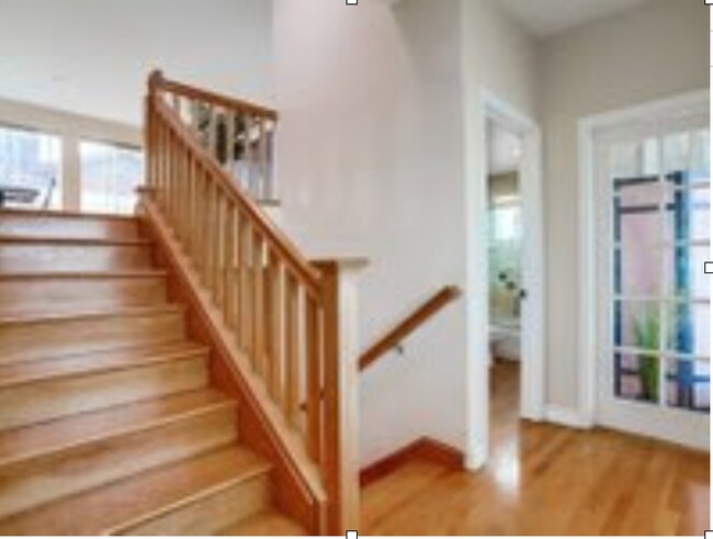 Building Photo - 2475 Silverstrand Ave