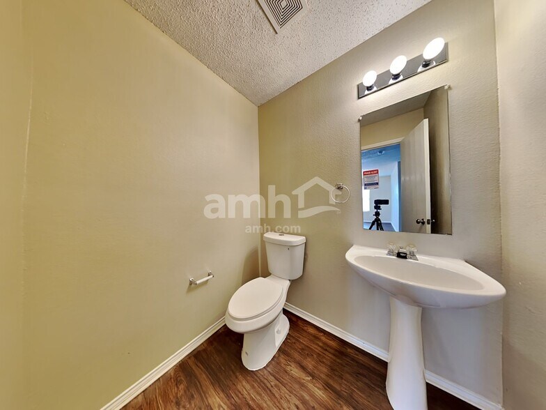 Building Photo - 5350 Driftway Dr