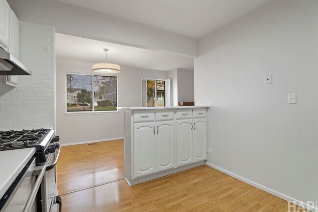 Building Photo - 602 Eastview Ct