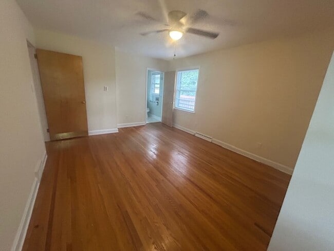 Building Photo - 10 Bevlyn Dr