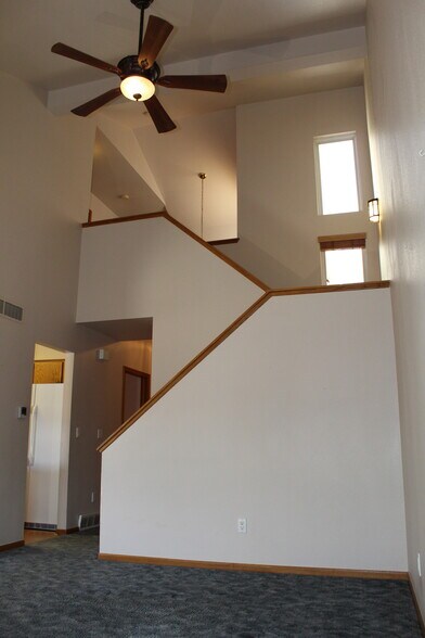 Building Photo - 135 Apple Way