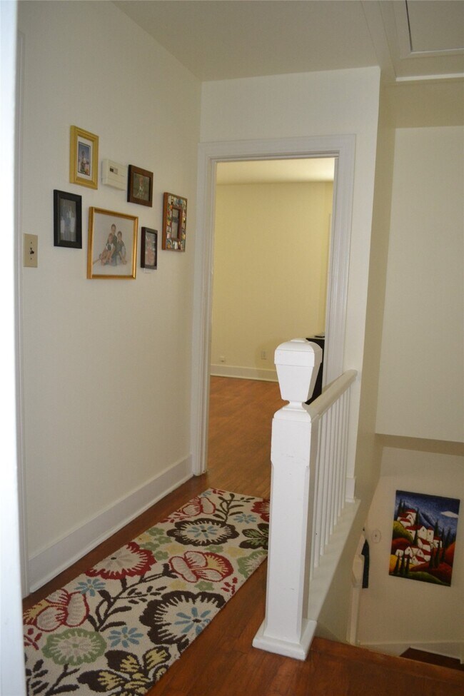 Building Photo - 1610 Ridgewood St