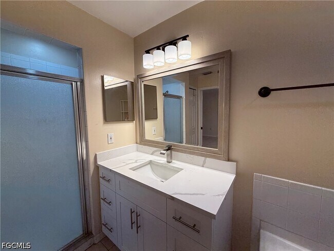 Building Photo - 696 Homestead Rd S