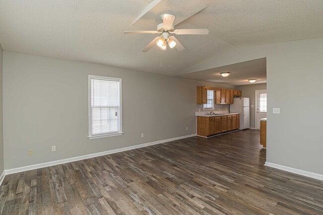 Building Photo - *ADORABLE 3 BR, 2BA HOME FOR RENT IN GOLDS...