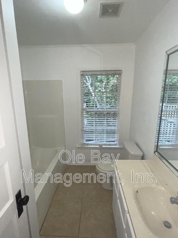 Building Photo - 108 S Fulton St