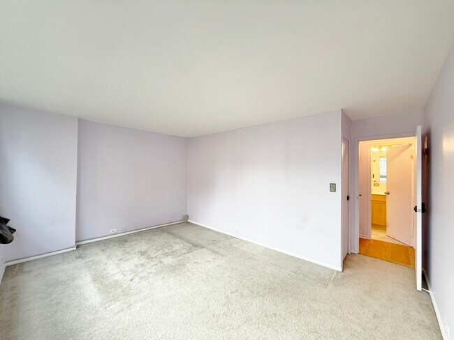 Building Photo - 3550 N Lake Shore Dr