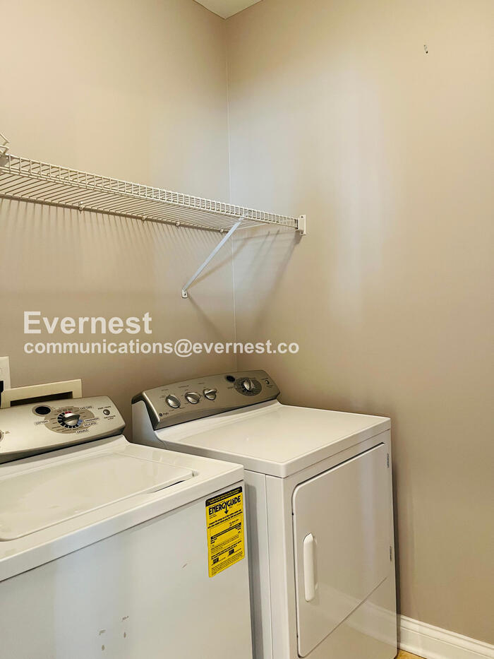 Building Photo - 101 Generals Retreat Pl