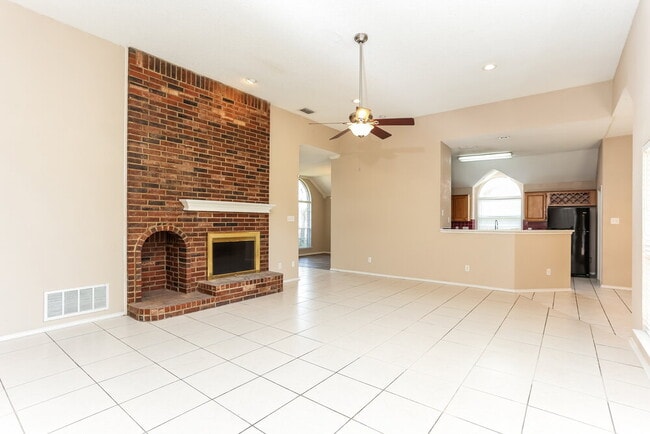 Building Photo - 7401 Glenstone St