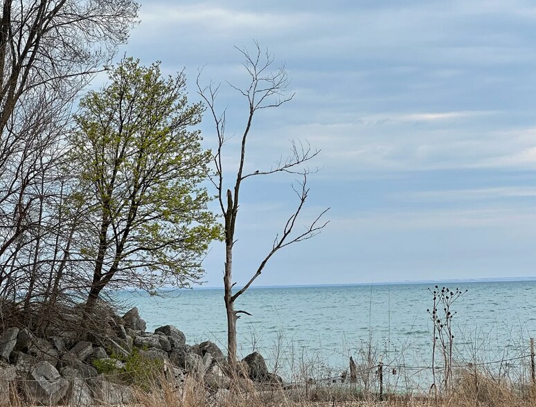 Building Photo - 1360 W Estes Ave