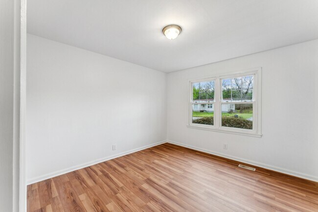 Building Photo - 417 Price Dr