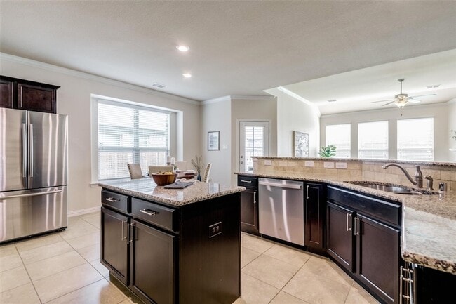 Building Photo - 2408 Griffith Park Dr