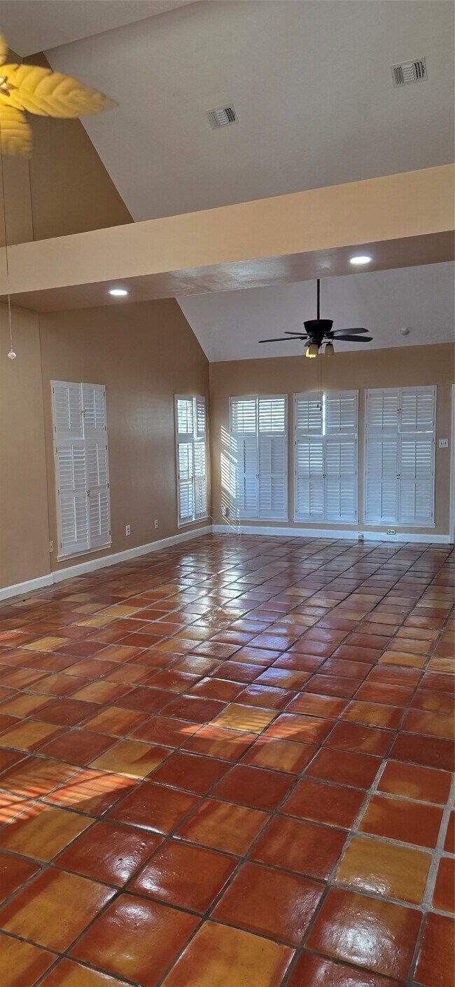 Building Photo - 14810 Charlmont Dr