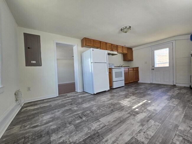 Building Photo - 76 Chestnut St