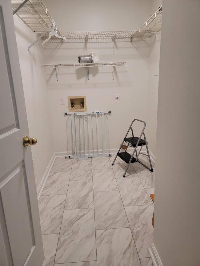 Building Photo - 331 Glenwood Dr