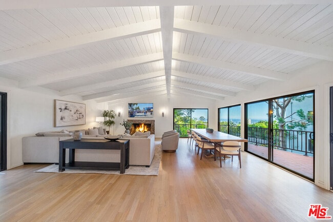 Building Photo - 9305 Beverlycrest Dr