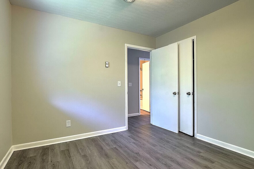 Bedroom 2 - 567 Lovedale Dr