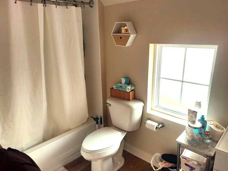 Building Photo - 806 N State St