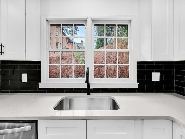 Building Photo - 1253 Dunwoody Ln NE