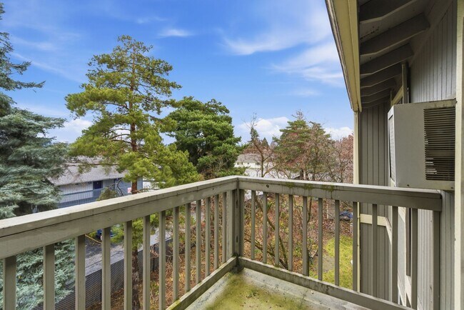 Building Photo - 6121 E 6th Ave