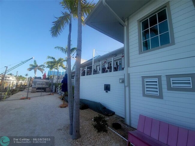 Building Photo - 300 Duck Key Dr